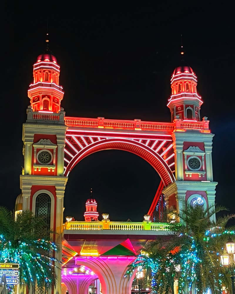 Cầu Đông Tây Grand World